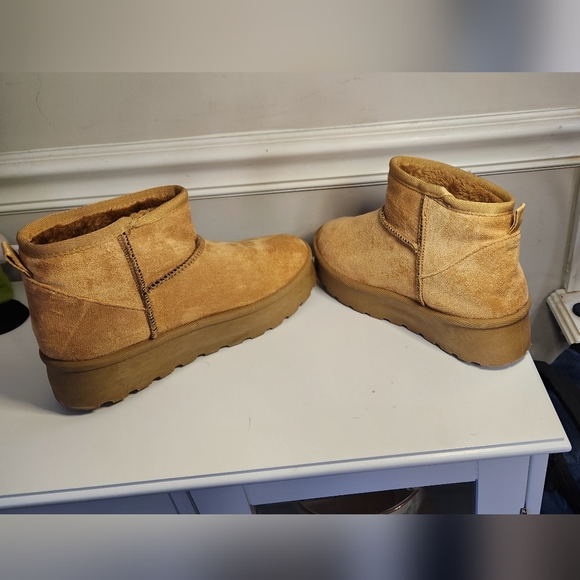 SOLD) NWOT🌟 Platform Boots - Picture 5 of 9